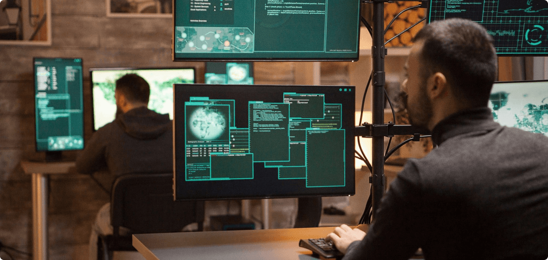 persona utilizando computadora